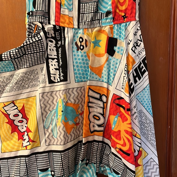 Retrolicious size small adorable super hero dress. Sleeveless. Back zip. - Picture 4 of 6